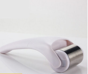 Luxury Ice Derma Roller — Facial Sculpting & Body Recovery Tool